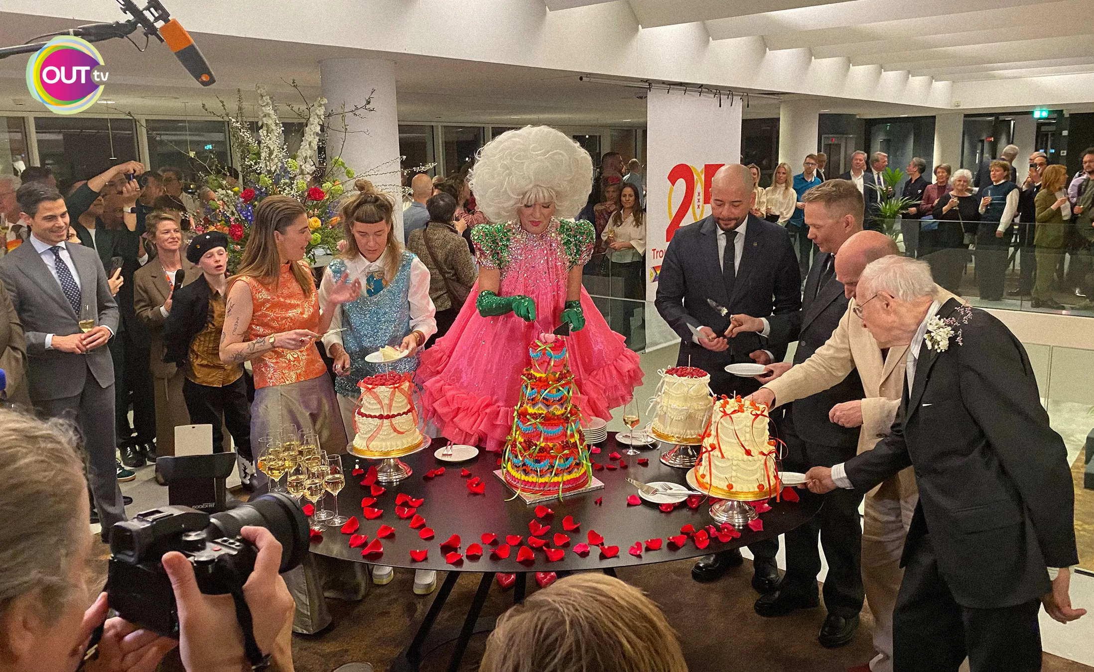 Amsterdam Marks 25 Years of Same-Sex Marriage With New Midnight Ceremony Amsterdam Marks 25 Years of Same-Sex Marriage With New Midnight Ceremony