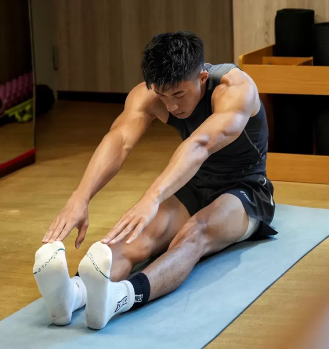 Playing billiards and meeting a handsome waiter