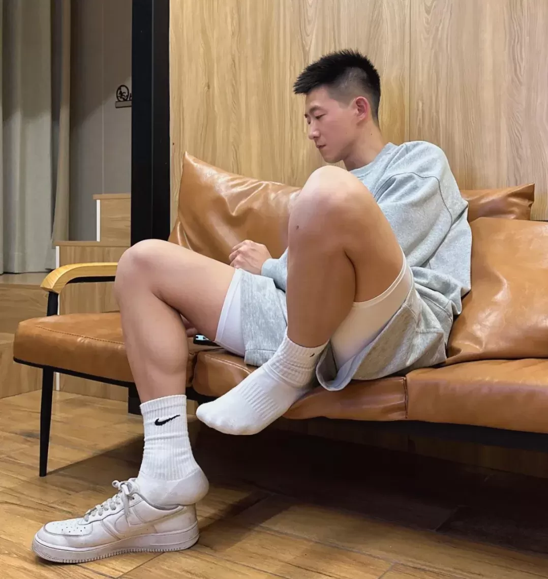 The Dilemma of Falling in Love with a Basketball Partner