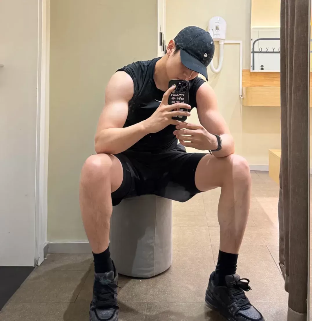 Community delivery man and mature brother