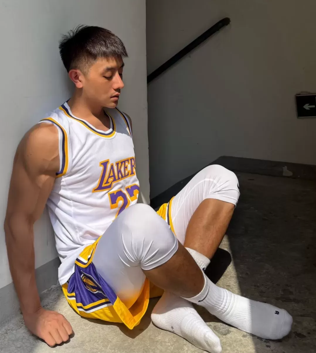 That year when I was an intern, I spent New Year's Eve with a handsome straight guy