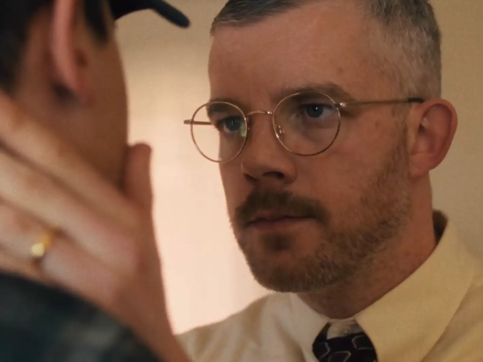 PLAINCLOTHES, un thriller gay intense avec Russell Tovey
