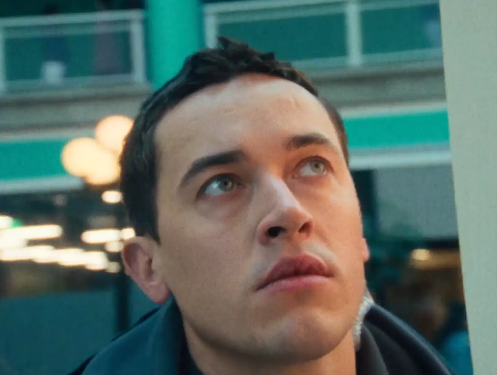 PLAINCLOTHES, un thriller gay intense avec Russell Tovey