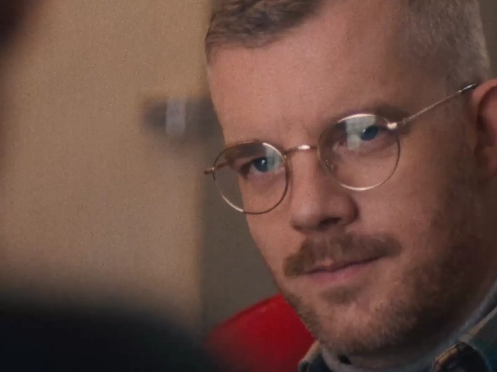 PLAINCLOTHES, un thriller gay intense avec Russell Tovey